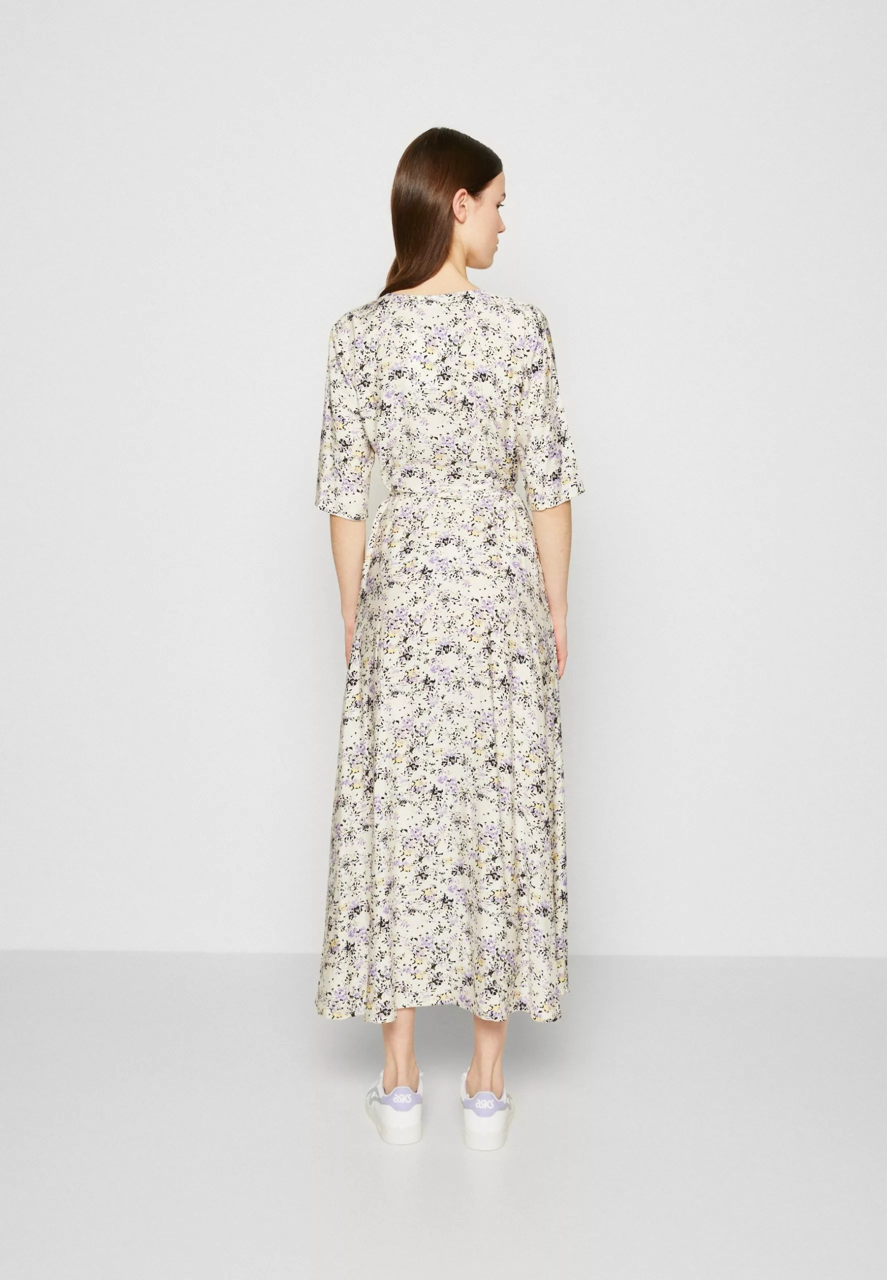 Miraly - Jurk - Broken White Minimum Miraly - Jurk - Broken White -Minimum Winkel 026c668b02bb413abea5bb3245f09a34 scaled