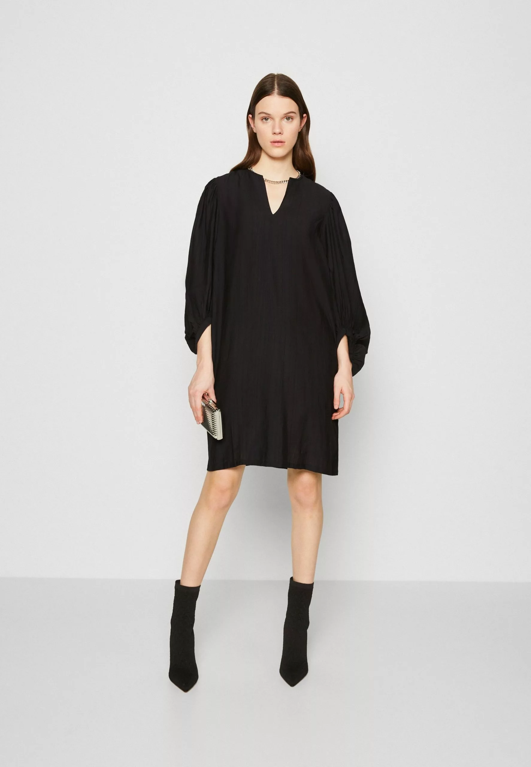 Structuria - Cocktailjurk - Black Minimum Structuria - Cocktailjurk - Black -Minimum Winkel 039c2aa974d543c4b1e60bc20f7247ff scaled