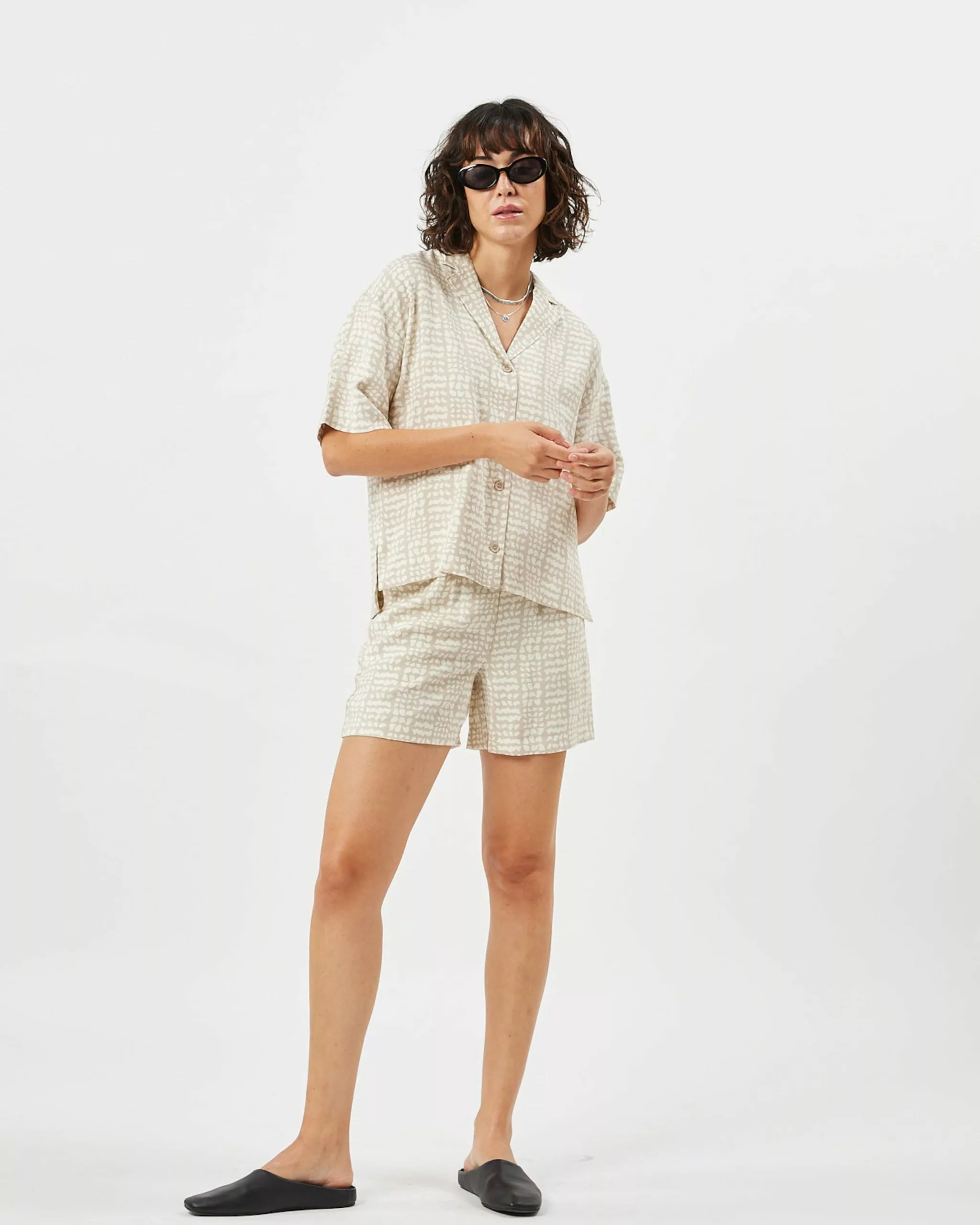 Shorts Loosefit Bandplooibroek Locoa Dames Beige / Crème Minimum Shorts Loosefit Bandplooibroek Locoa Dames Beige / Crème -Minimum Winkel 0813210afc9b1b2515bea8932d11134e scaled