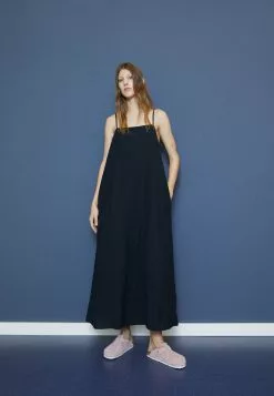 Minimum Vikilino - Maxi-Jurk - Black