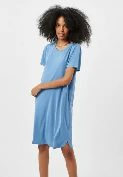 Minimum Larah - Jerseyjurk - Quiet Harbor