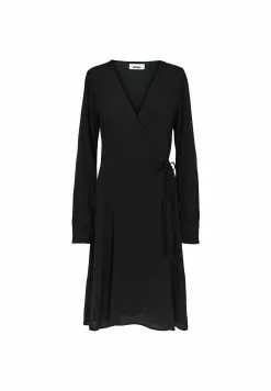 Minimum Wallica - Jurk - Black -Minimum Winkel 22b9eaf131524877b123660ea2878cac