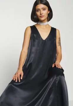 Minimum Lesta - Jurk - Black -Minimum Winkel 24a4c348dc054129b11aec235351b256