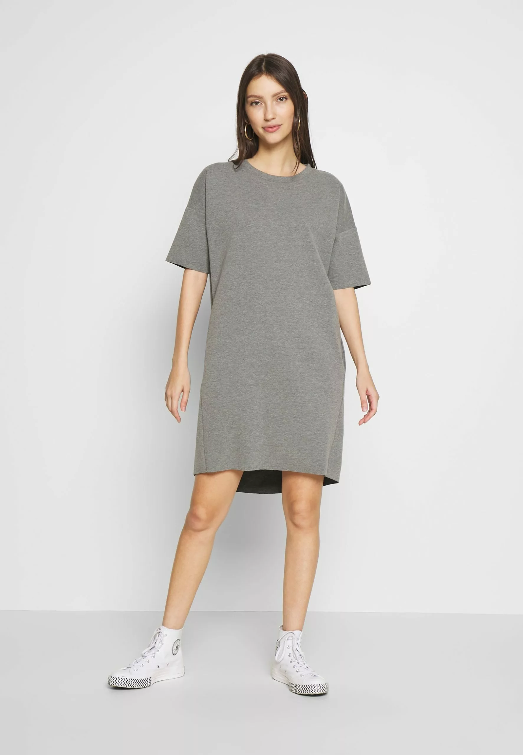 Regitza Dress - Jerseyjurk - Dark Grey Mel Minimum Regitza Dress - Jerseyjurk - Dark Grey Mel -Minimum Winkel 3e78545828e74e328e229f89b9d3c530 scaled