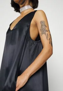 Minimum Lesta - Jurk - Black -Minimum Winkel 45a82e1c02024cc494b8a6474b2b7a5e