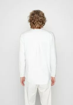 Minimum Charming - Overhemd - White -Minimum Winkel 543b8161bb134717bc1170f1814ff27d