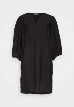 Minimum Structuria - Cocktailjurk - Black 6 Minimum Structuria - Cocktailjurk - Black -Minimum Winkel 56ecf681b3f743f5ad48e159fd3fa449