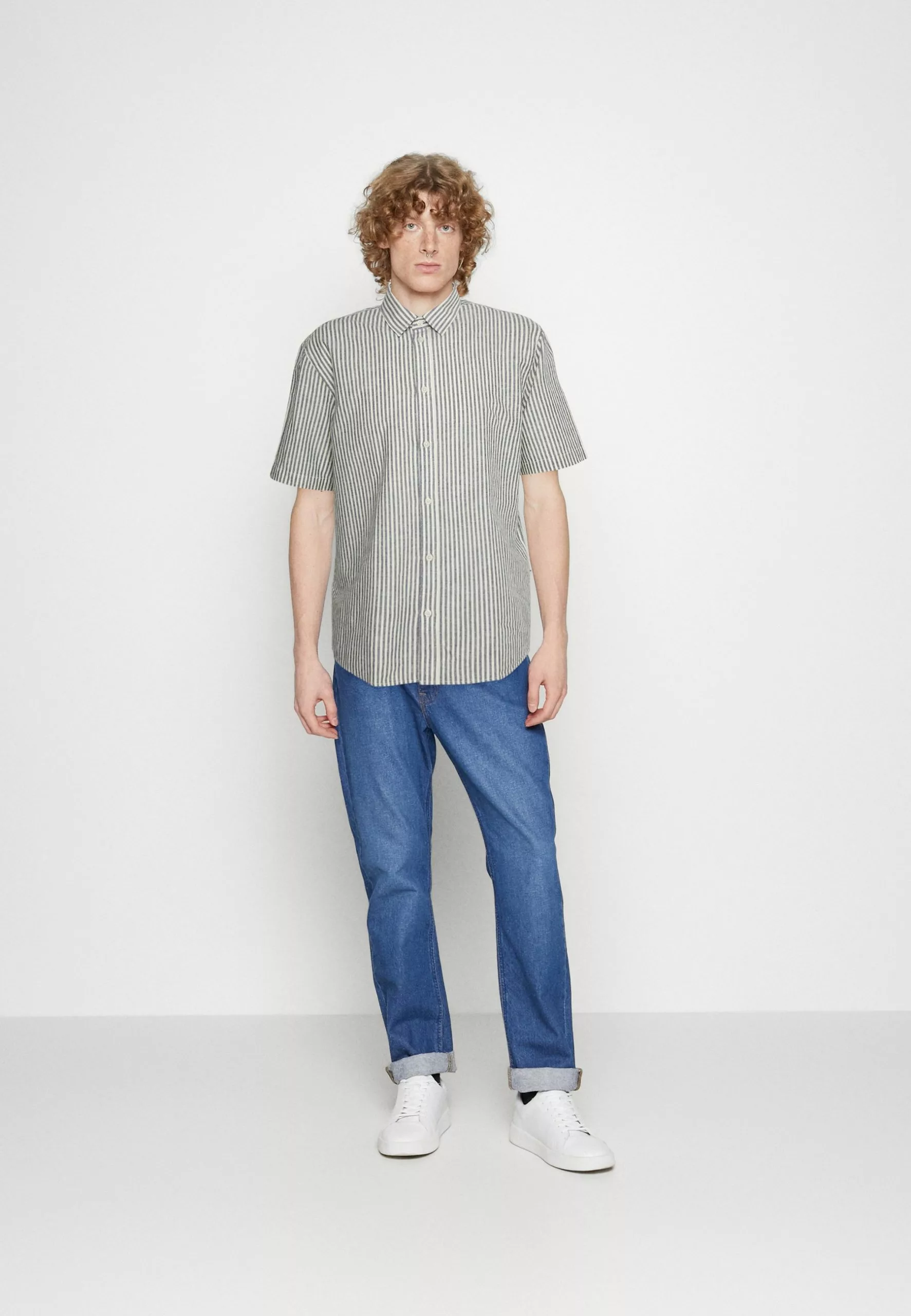 Eric - Overhemd - Navy Blazer Minimum Eric - Overhemd - Navy Blazer -Minimum Winkel 5c9a316267214b40934fd39ffe7f7ba5 scaled