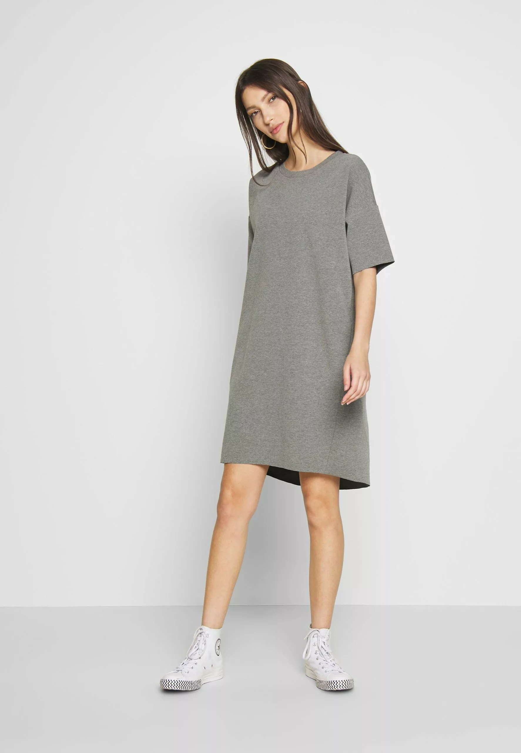 Regitza Dress - Jerseyjurk - Dark Grey Mel Minimum Regitza Dress - Jerseyjurk - Dark Grey Mel -Minimum Winkel 698f5eb020ae46229aa0778b9b0225b2 scaled