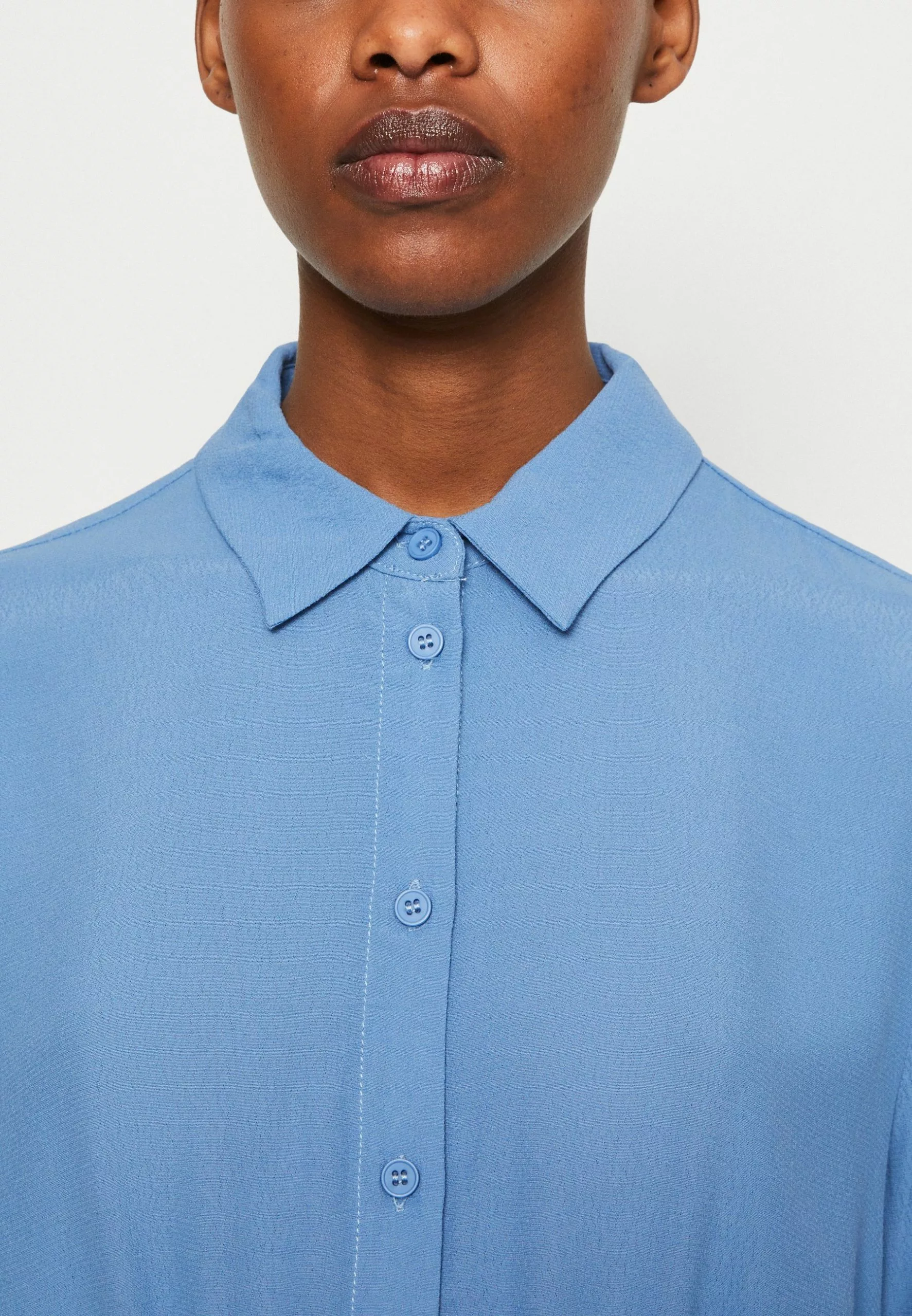 Nirra - Blousejurk - Quiet Harbor Minimum Nirra - Blousejurk - Quiet Harbor -Minimum Winkel 75a9731ce45545468f8d153146632c6b scaled