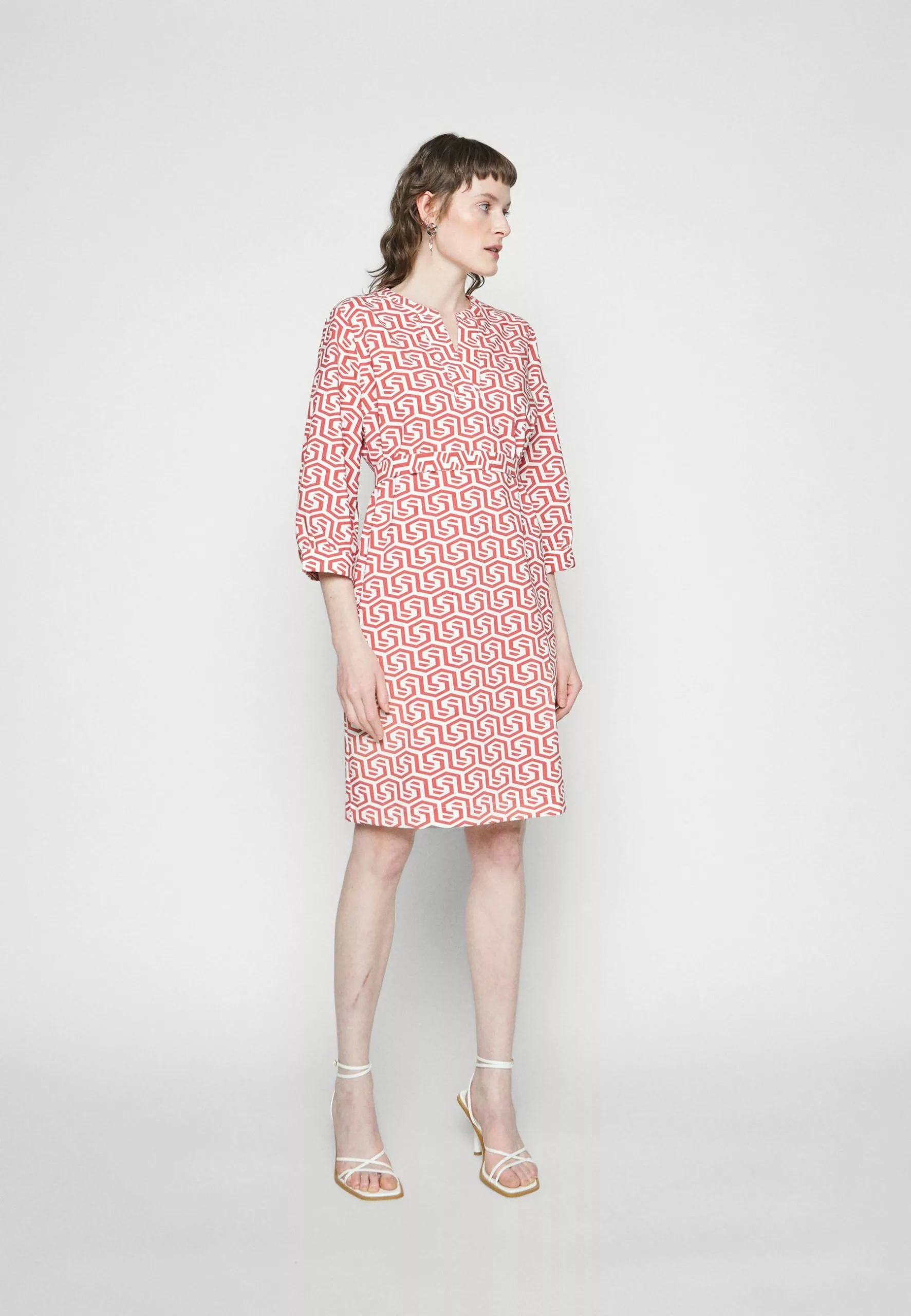 Mais - Jurk - Mineral Red Minimum Mais - Jurk - Mineral Red -Minimum Winkel 9e96784a96e5468589ffe349d29f0881 scaled