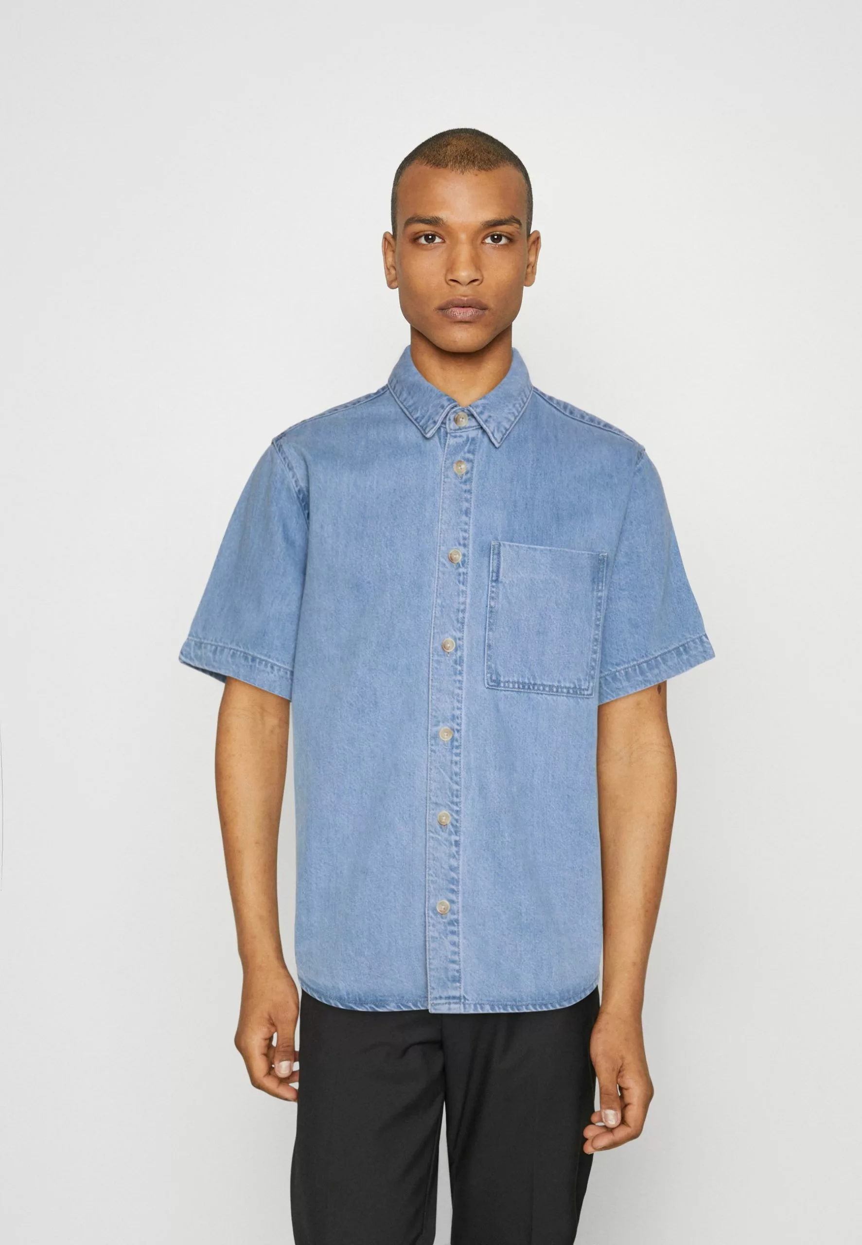 Navels - Overhemd - Faded Denim Minimum Navels - Overhemd - Faded Denim -Minimum Winkel dbf1360fa849499e93a49f27197d8b5f scaled