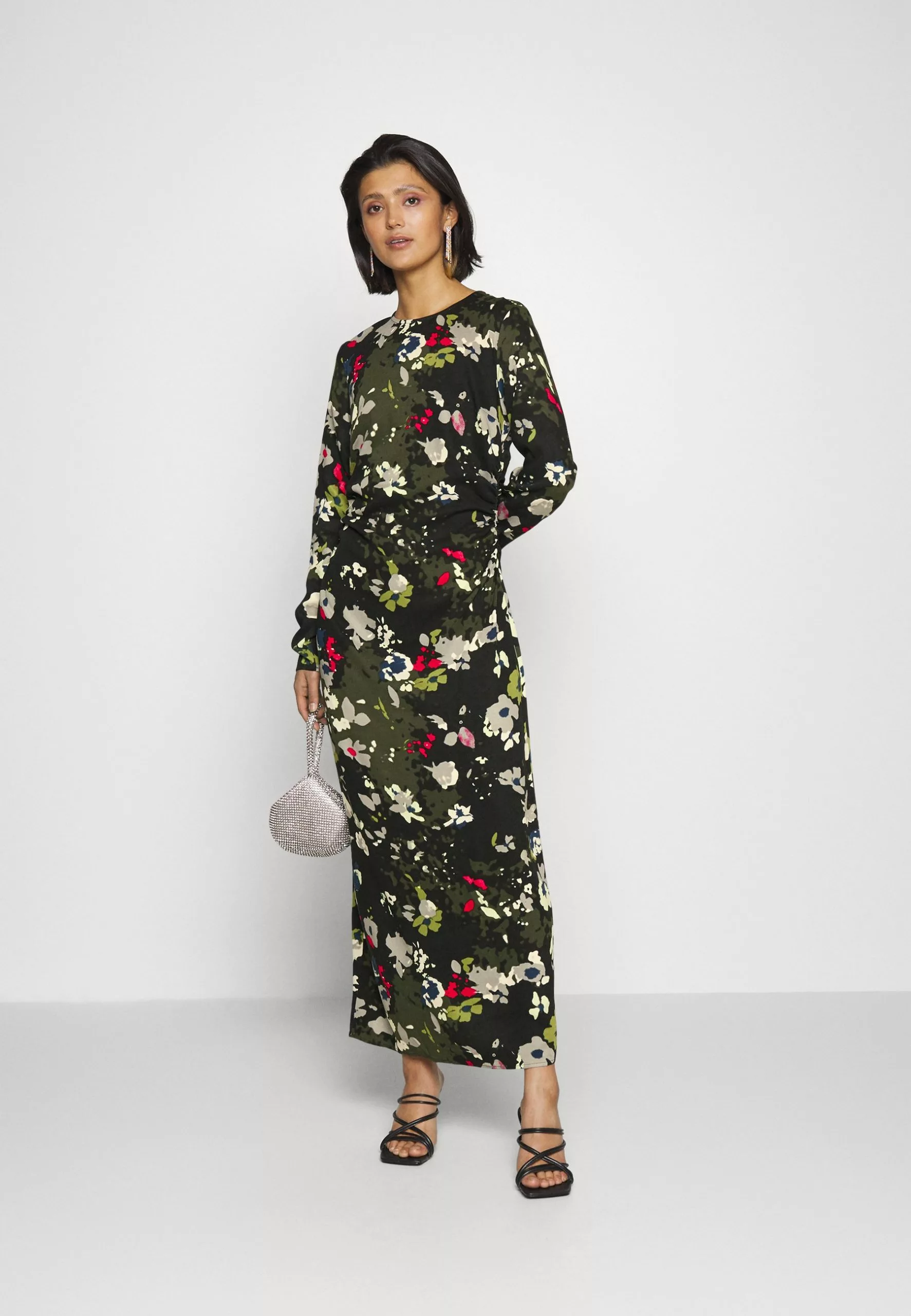 Jenia- Jurk - Black Minimum Jenia- Jurk - Black -Minimum Winkel ddab82330b1c413c8a649f27e9e817e0 scaled