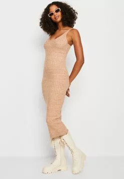 Minimum Strappy - Gebreide Jurk - Brownie -Minimum Winkel e4e273b3097e44eaac3179bce1acb985