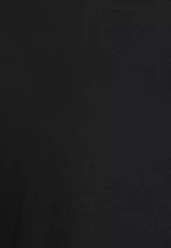 Minimum Regizze - Maxi-Jurk - Black -Minimum Winkel eefa659afccd41d683c1440a2d85b5fc