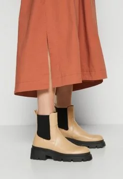 Minimum Majas- Jurk - Copper Brown -Minimum Winkel f50d661ac8f041f3bef974e56715aaec