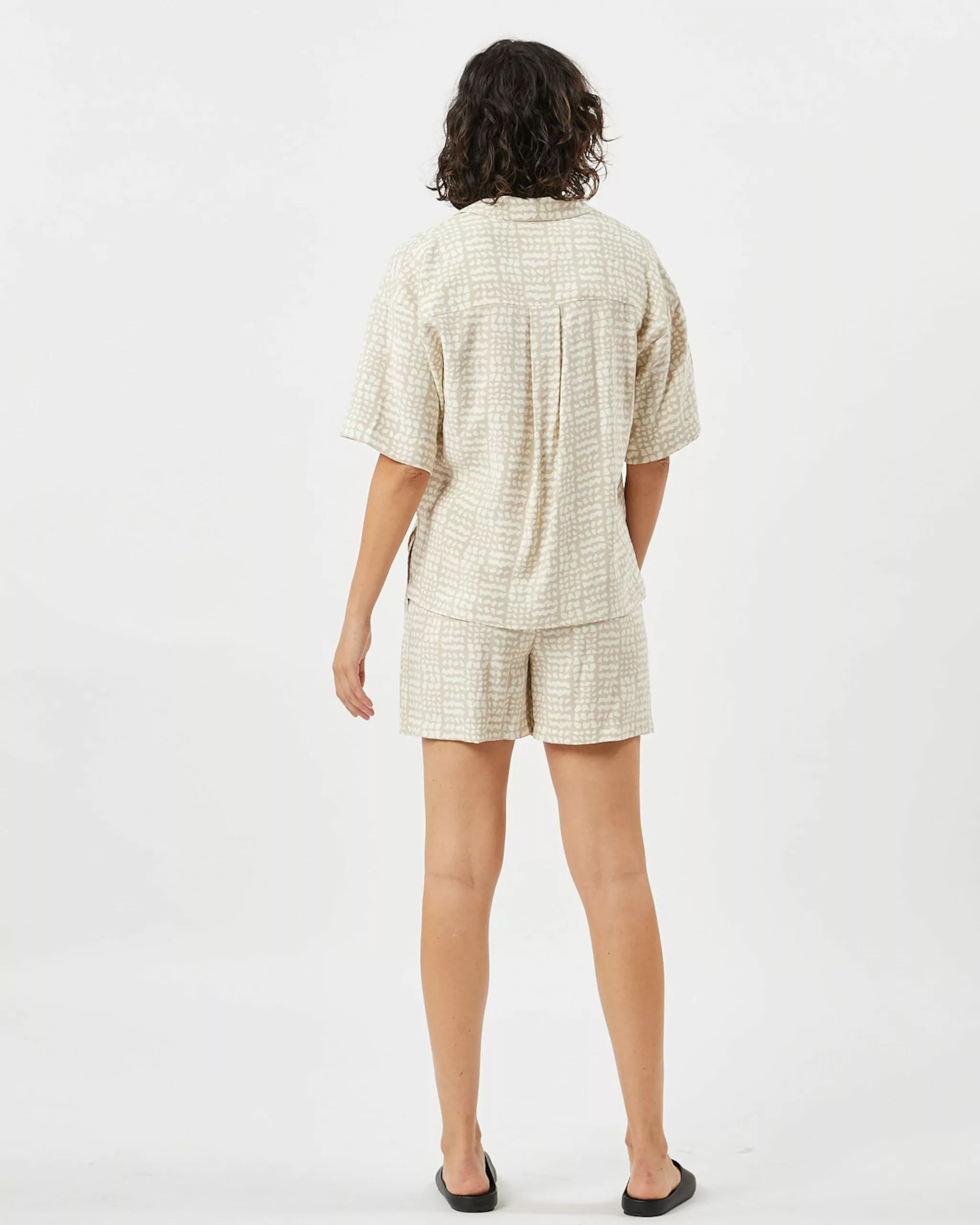 Shorts Loosefit Bandplooibroek Locoa Dames Beige / Crème Minimum Shorts Loosefit Bandplooibroek Locoa Dames Beige / Crème -Minimum Winkel f87d52c94006dc0eaa32aee52d18bd78 scaled