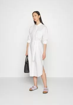 Minimum Saralinna - Blousejurk - Broken White -Minimum Winkel fec1408fcd0f4b4191bd9cacb7eb78aa